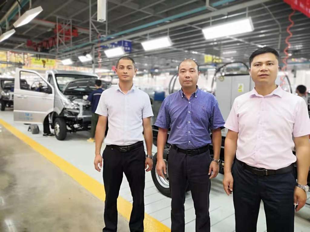 10月11日,赣州旅游职业学校校长杜继添,副校长黄侍权,邱志国等一行